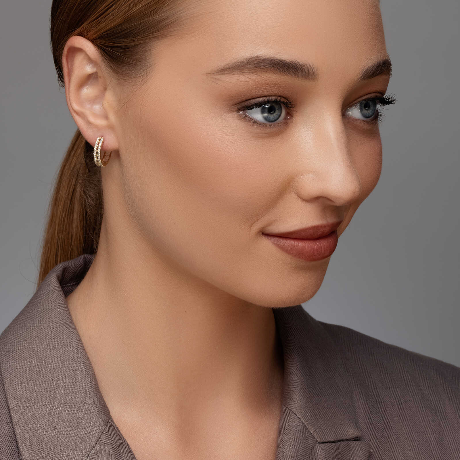 עגילי חישוק זהב דרו- משובצים זרקונים נוצצים