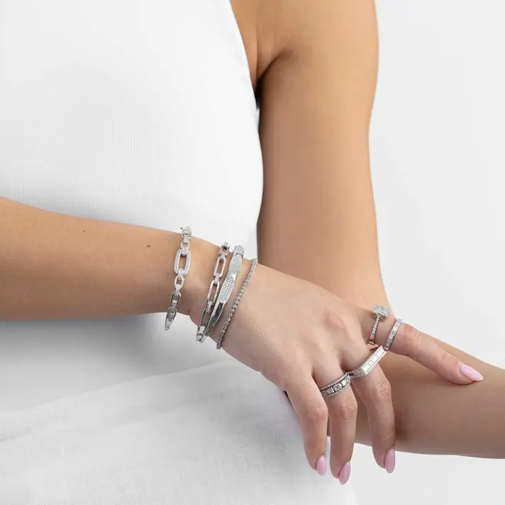 צמיד זואי- זהב קשיח ושיבוץ זרקונים