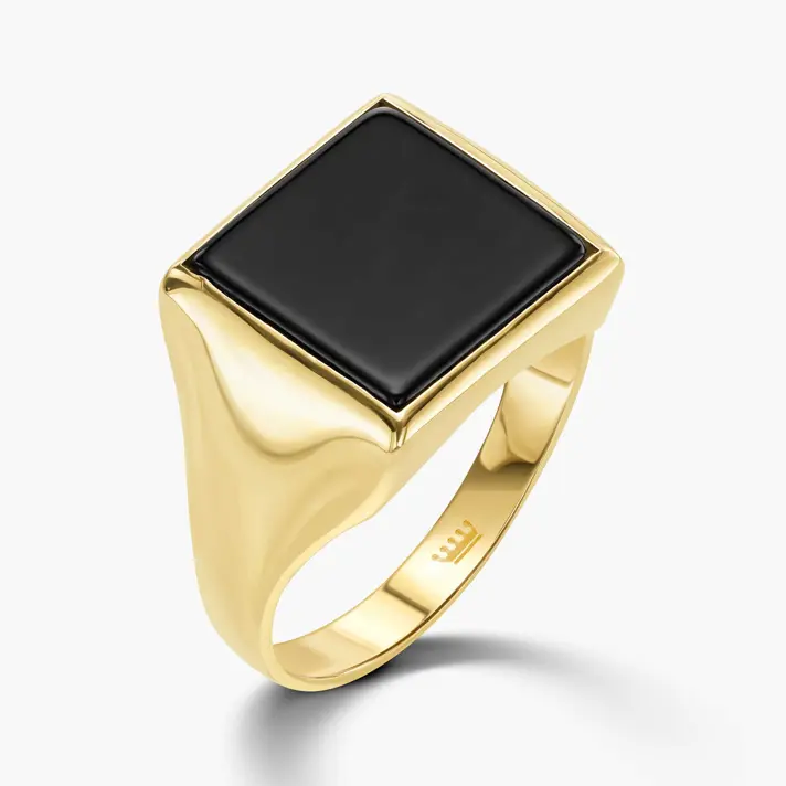 טבעת זהב מסדרת Black עם אבן אוניקס מרובעת