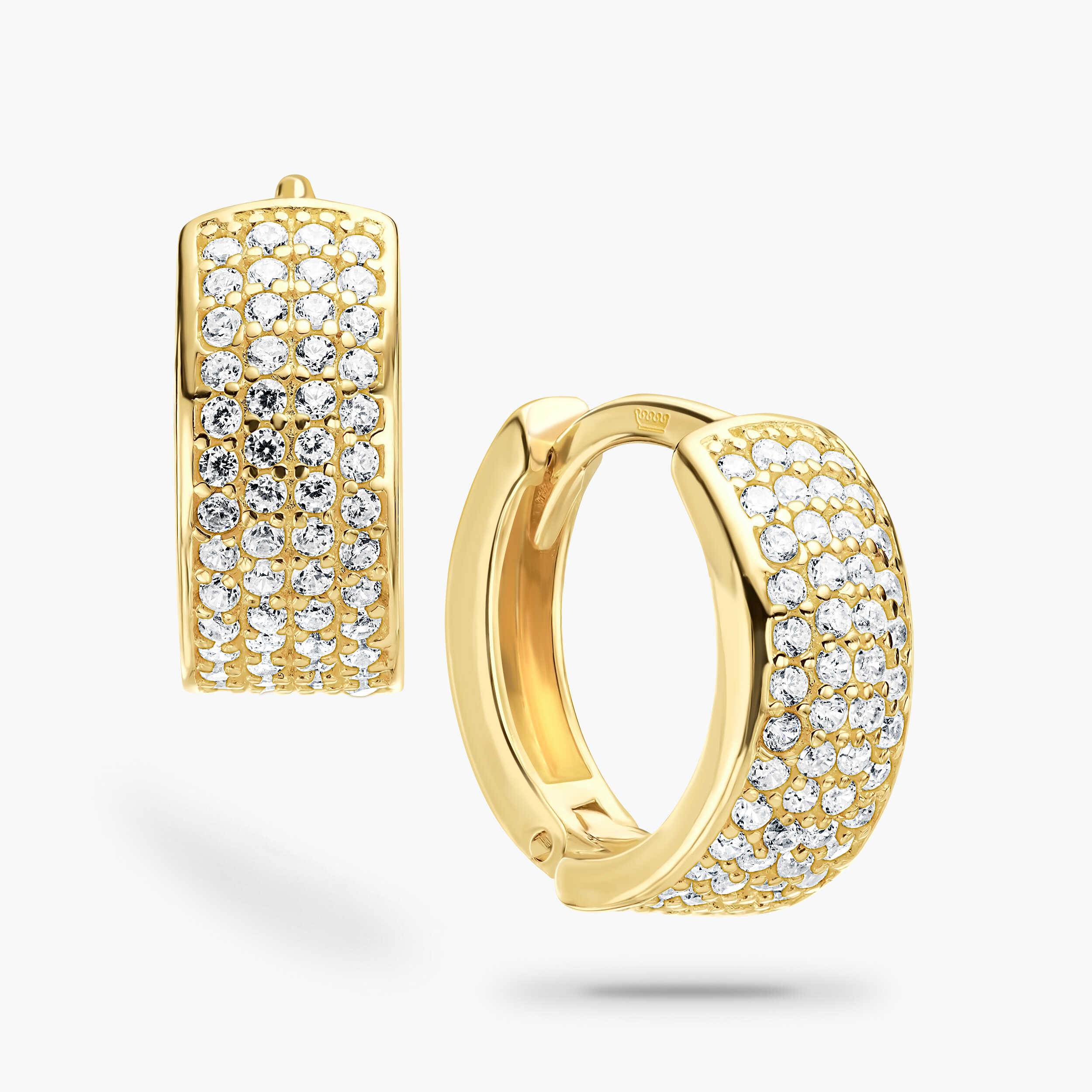 עגילי זהב משובצים זרקונים בקוטר 1.5 ס"מ