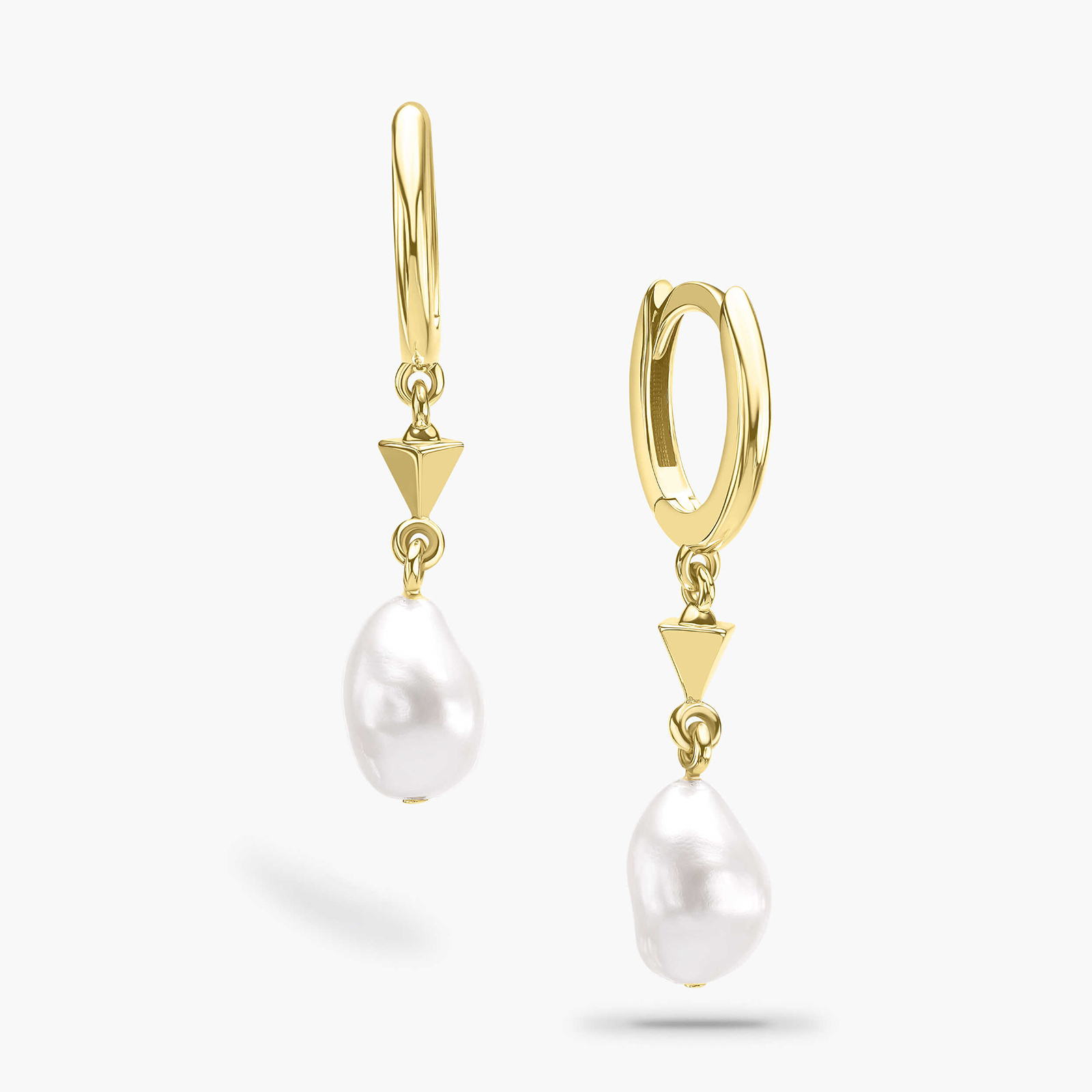 עגילי זהב Daniel בשיבוץ פנינים