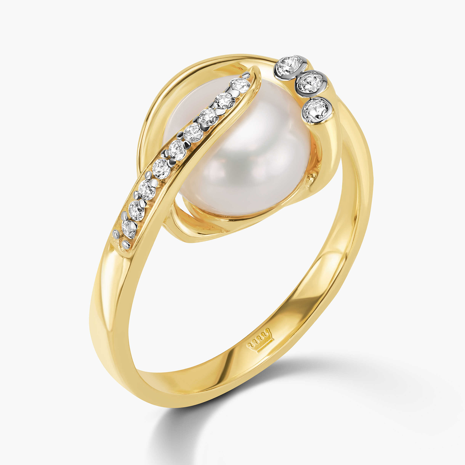 טבעת זהב בשיבוץ פנינה וזרקונים