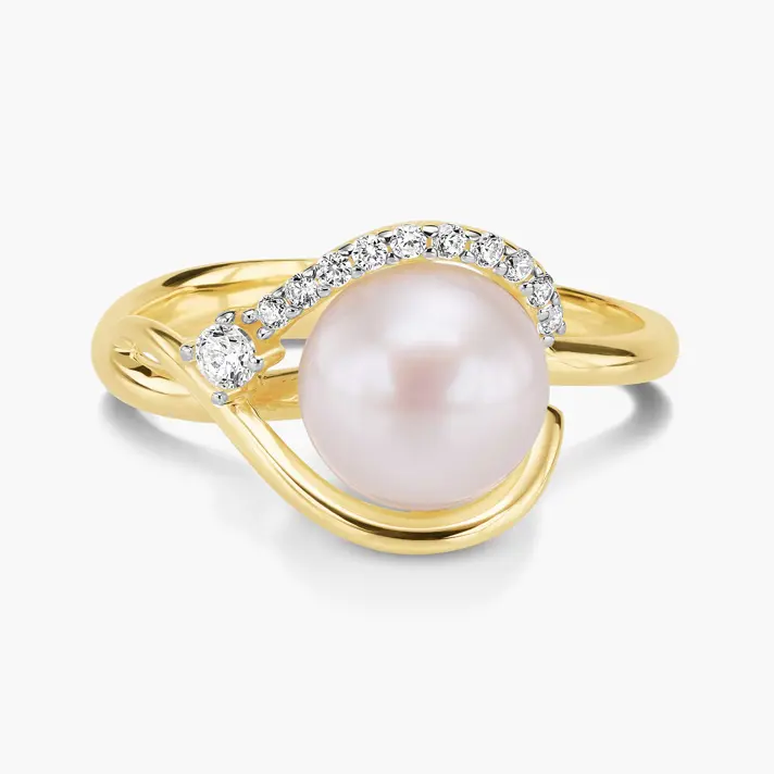 טבעת זהב משובצת זירקונים ופנינה