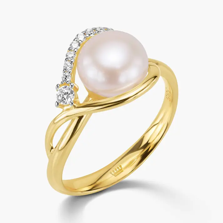 טבעת זהב משובצת זירקונים ופנינה