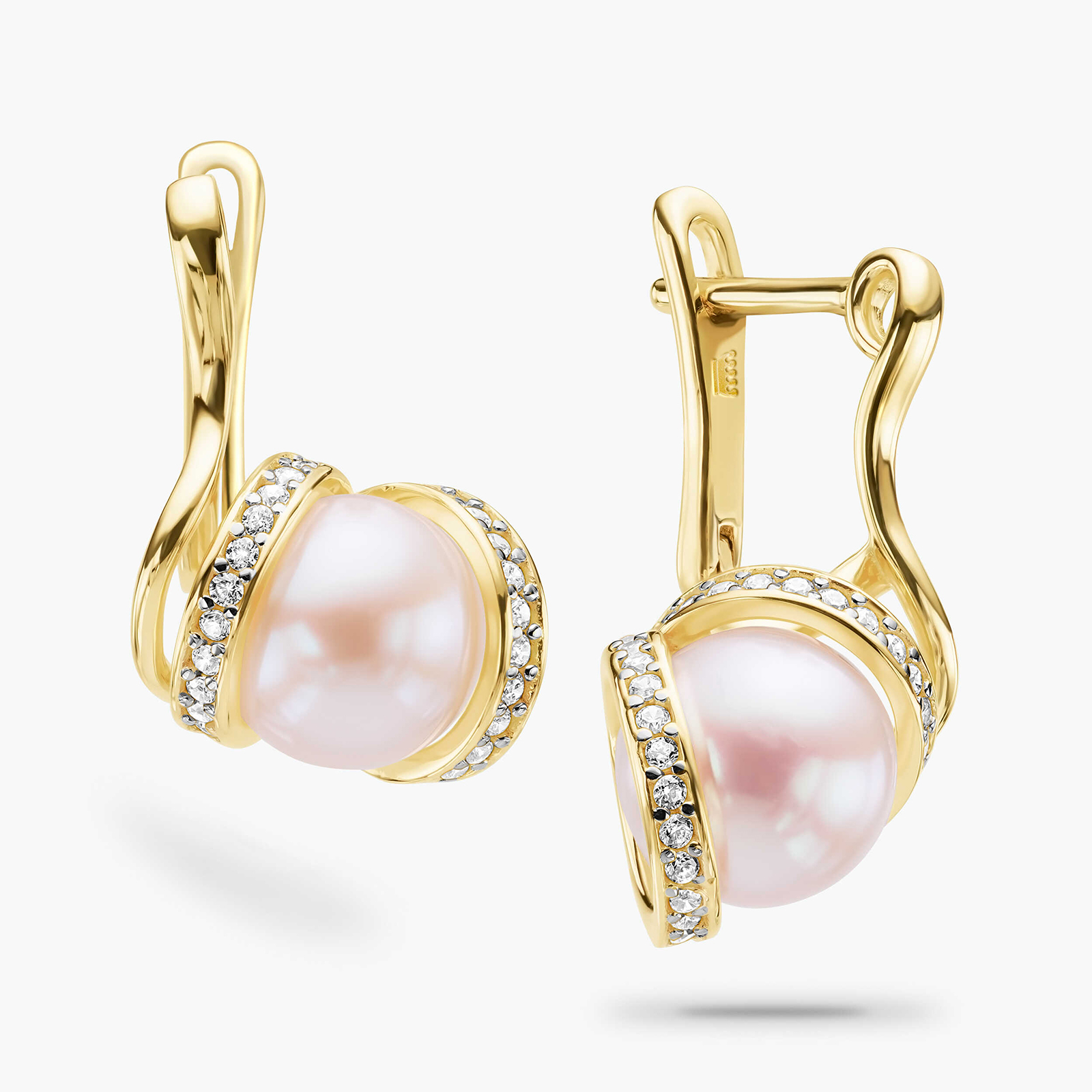 עגילי זהב משובצים בזרקונים ופנינה