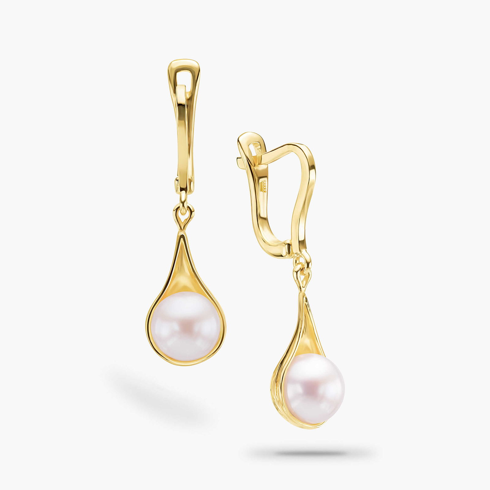 עגילי זהב בשיבוץ פנינה