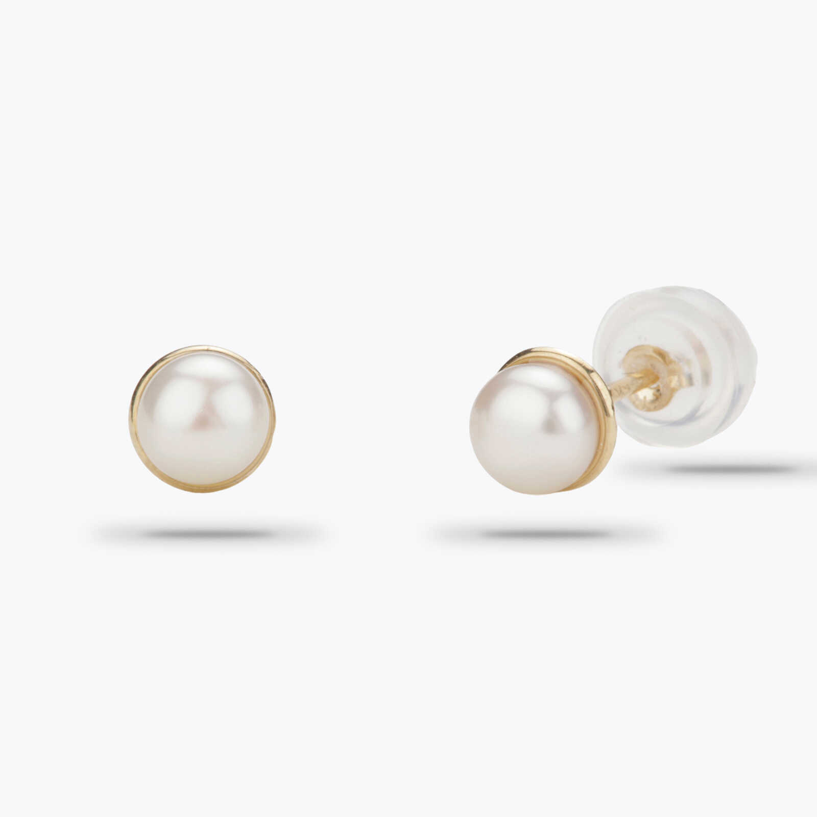 עגילי זהב משובצים בפנינים