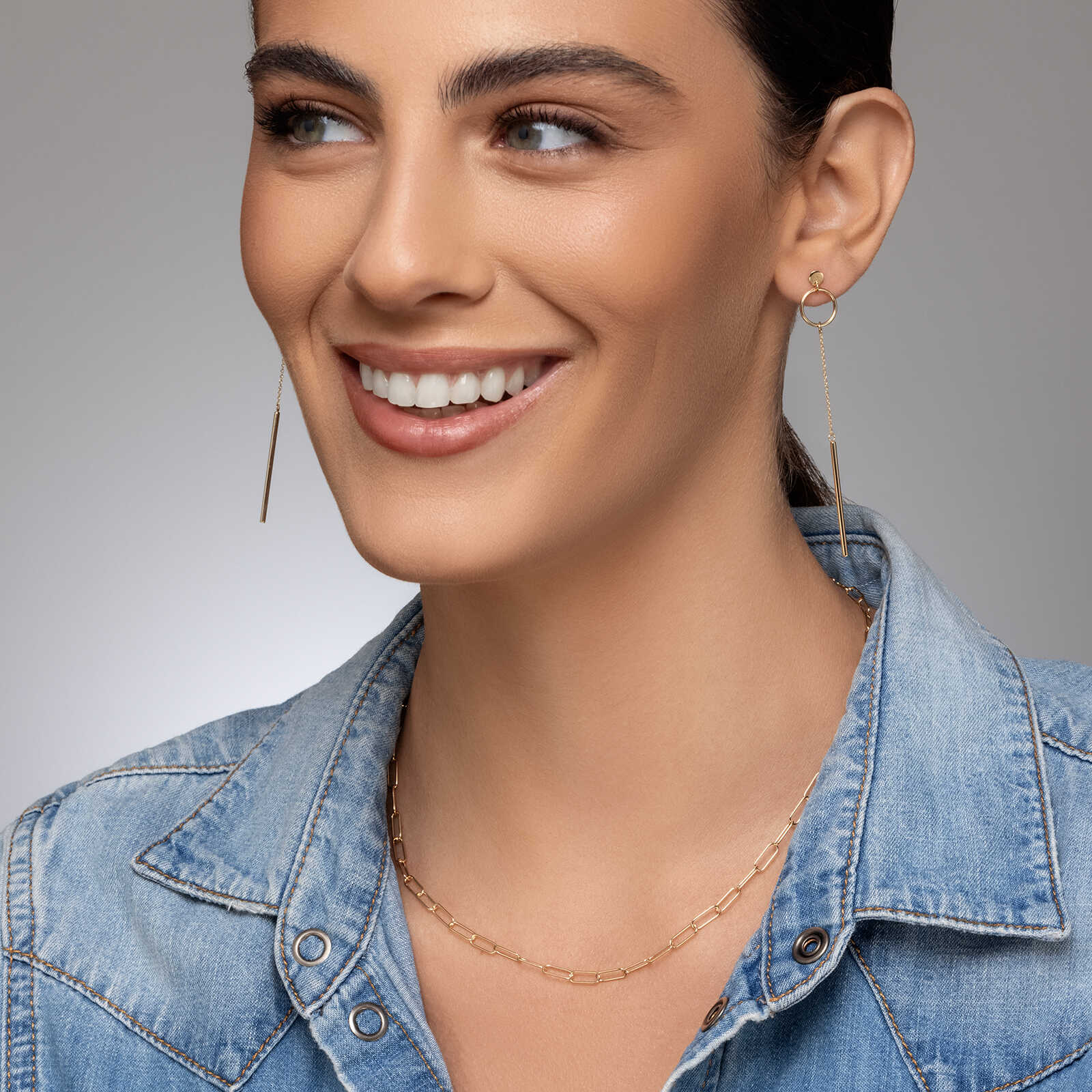 עגילי זהב ארוכים עם חישוקים וגלילי זהב