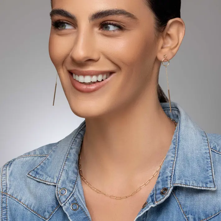 עגילי זהב ארוכים עם חישוקים וגלילי זהב